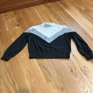 Evereve Black and Gray Chevron Sweatshirt